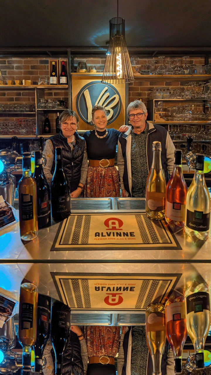 Quelle soirée mémorable ! Un grand merci au Domaine Faure pour cette dégustation de vins et de bières qui a ravi nos papilles. 
Vous en voulez plus ? Voici les prochaines soirées à ne pas manquer :
- Samedi 8 mars, préparez-vous à vibrer au son du Rock And Roll ! 
- Jeudi 13 mars, sortez vos plus belles stratégies pour une soirée jeux de société en collaboration avec la bibliothèque de Mouscron.
- Vendredi 21 mars, les amateurs de saveurs seront comblés avec notre soirée Cheese & Beer (Brambrass).
Et pour un moment de détente après le travail, rendez-vous du mercredi au dimanche dès 17h pour déguster nos sélections de vins et bières.